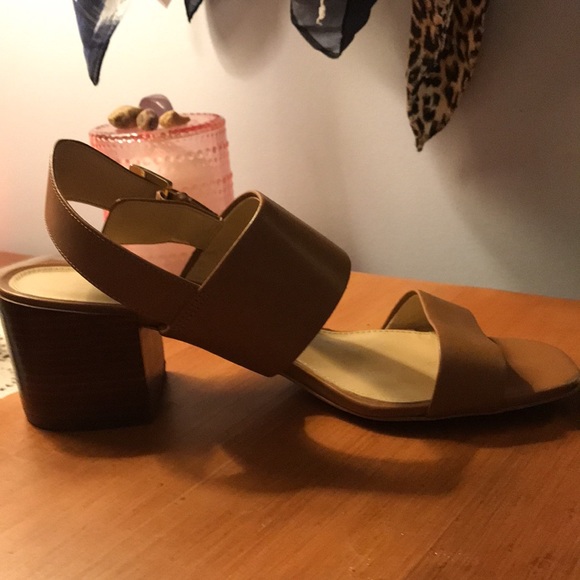 Michael Kors size 7 open toe sandals - Picture 4 of 4